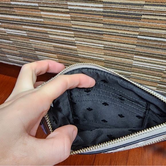 HOST PICK! ♥️ NWOT Kate Spade Polka Dot Wristlet - Picture 3 of 3